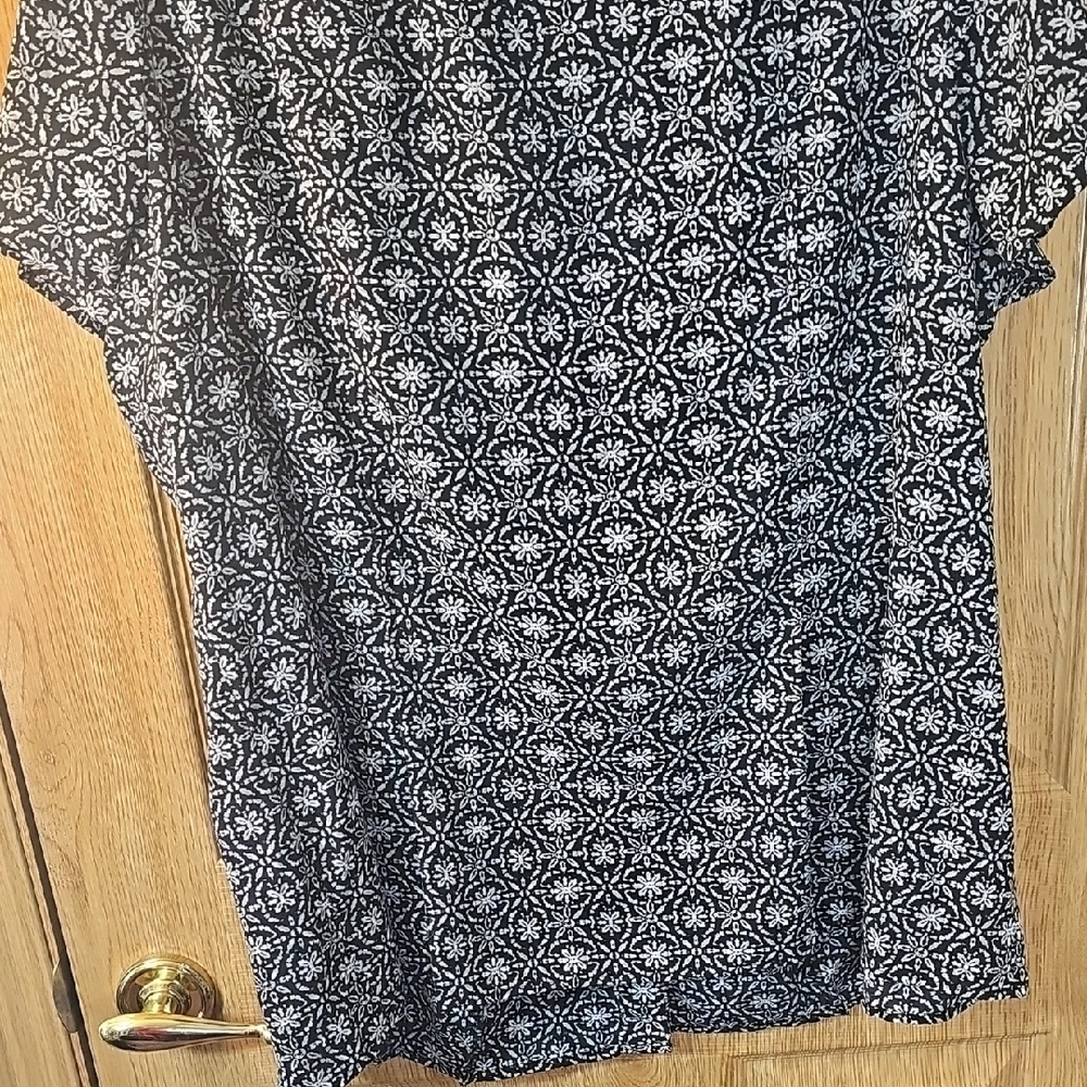 Croft & Barrow Monochrome Floral Blouse - Picture 11 of 11
